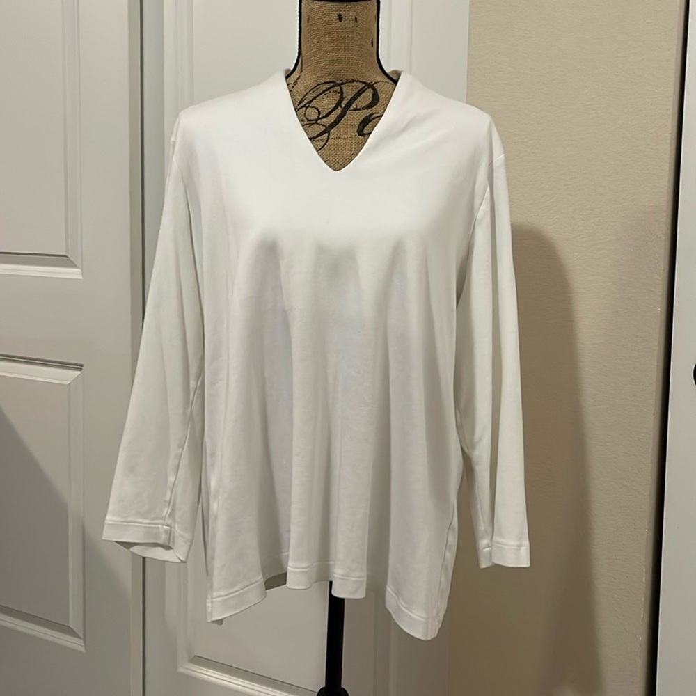 ☀️5/$20 NWOT Chico’s V-Neck Long Sleeved White Blouse. XL